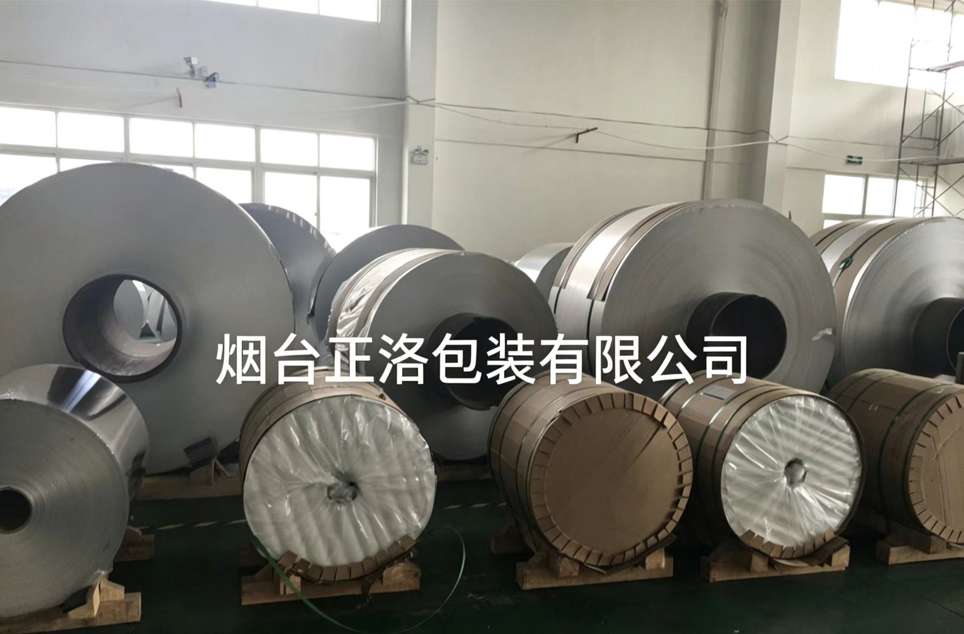 bare aluminium foil roll